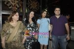 Sonali Bendre at the Launch of Suzanne Roshan_s The Charcoal Project in Andheri, Mumbai on 27th Feb 2011 (62).JPG